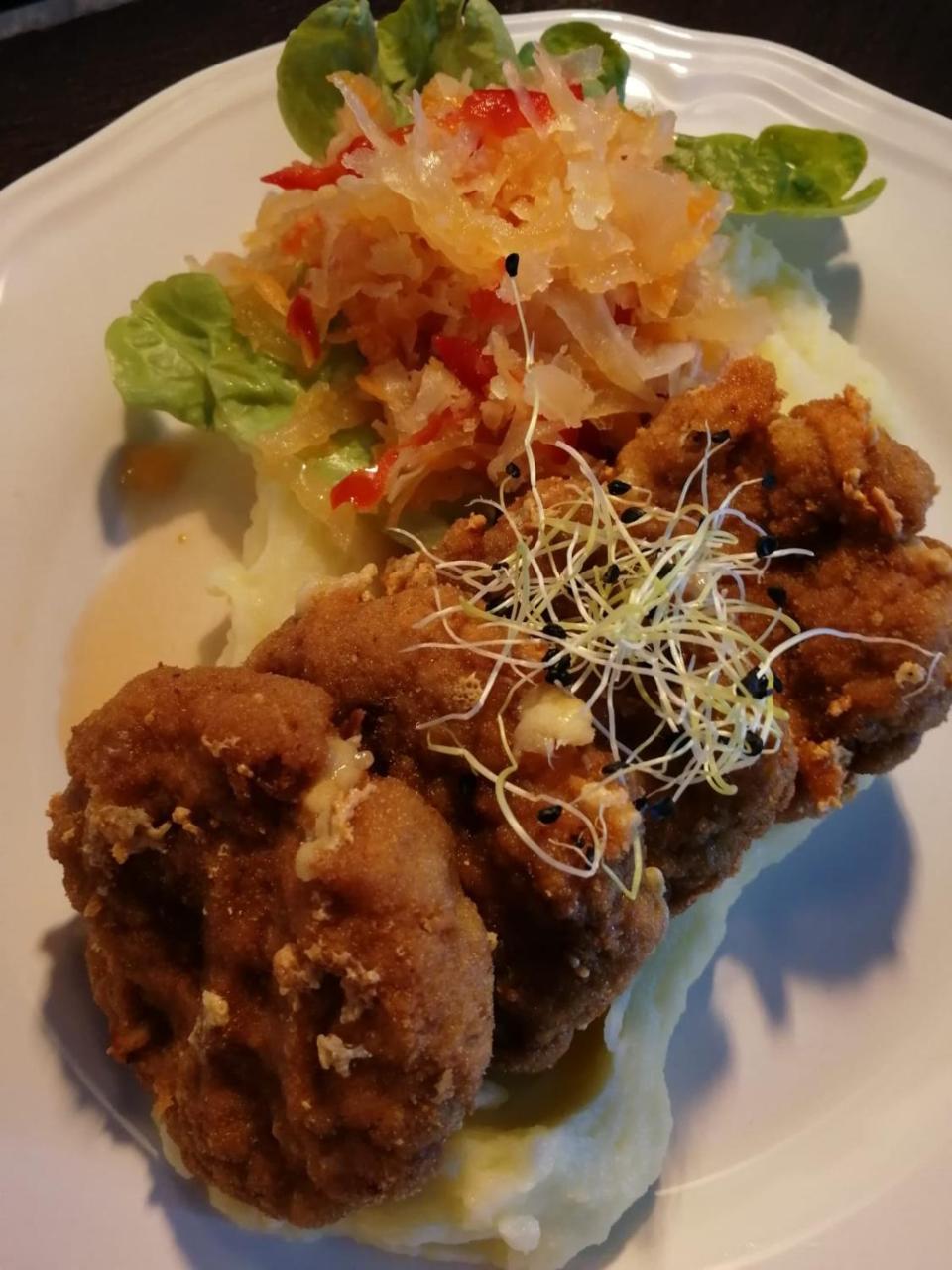 Penzion A Restauracia Hanisberg Krupina Экстерьер фото